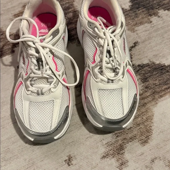 Avia tennis shoes - Picture 3 of 3